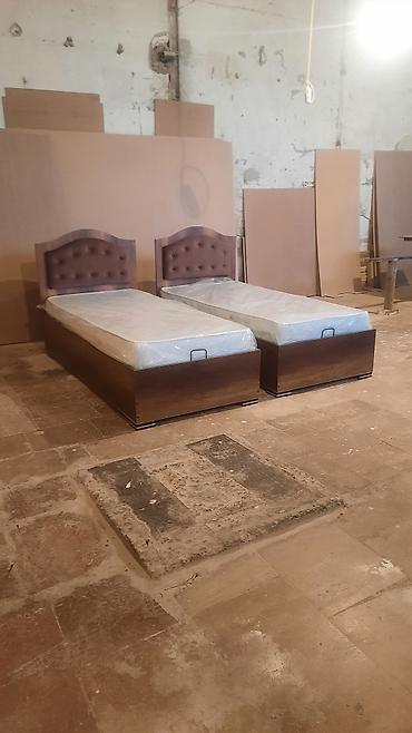 Çarpayılar: Tək nəfərlik qaldırılan bazalı çarpayılar - Ölçü: təxmini 90x190 sm — 1