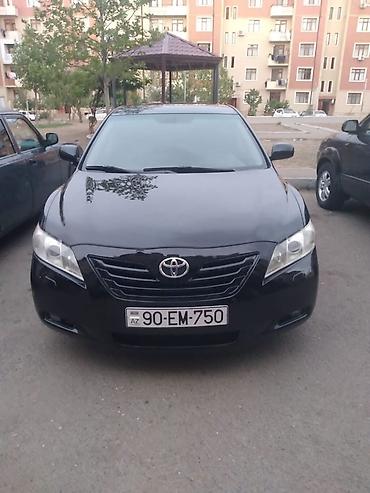 toyota diski: Toyota Camry – sedan Xüsusiyyətlər: - Kuzov: qara rəng, 4 qapı, sedan — 1