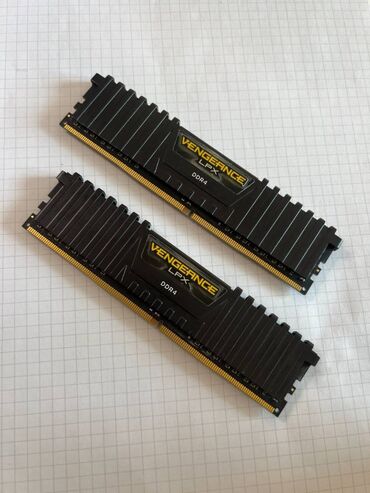 kompjuter na prodaju: CORSAIR 16GB DDR4 3200Mhz RAM Memorija (2x8GB) - 16G Kit RAM je kao