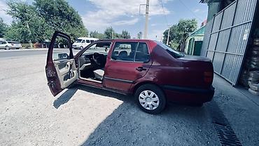 transporter multivan: Volkswagen Vento: 1993 г., 1.8 л, Механика, Бензин, Седан — 3
