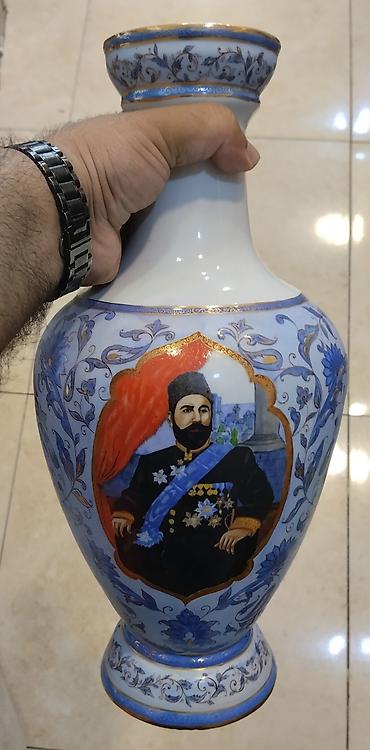 Bir vaza, Farfor