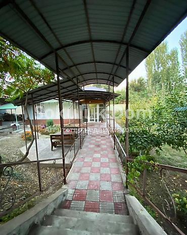 Продажа коттеджей и домов: 🏠Продается дом в с. Сокулук 🟡Комнаты: 4 🟡Участок: 7 соток — 2