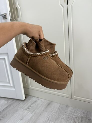 зимние сапоги: UGG Tazz/Slip-On платформенные полуботинки (женские/унисекс), цвет