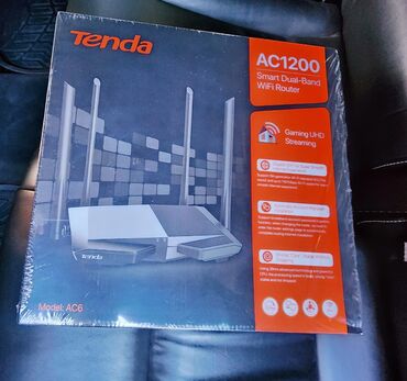wifi роутер: Tenda model AC6 WiFi router 5GHz ve 2.4GHz dəstəkleyir