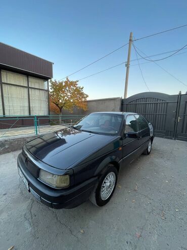 срочно продам авто в связи с переездом: Volkswagen Passat: 1993 г., 1.8 л, Механика, Бензин, Седан