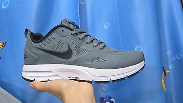 nike tempo: Кроссовки для бега Nike (серо‑чёрные) - Дизайн: низкий силуэт — 1
