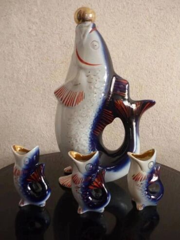 детские вещи 3 года: Графин- штоф"Рыба" с рыбками (3 шт)СССР . Фарфор,1960 года. Высота