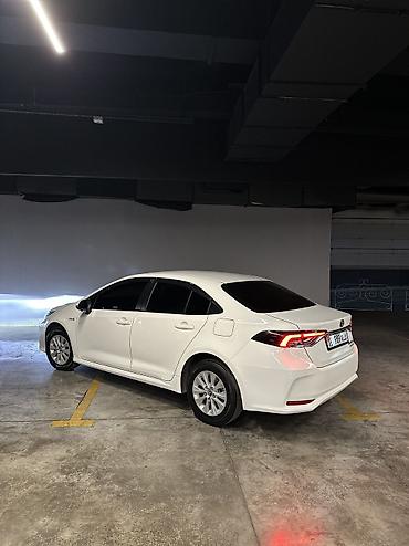Toyota: Toyota Corolla: 2022 г., 1.8 л, Вариатор, Гибрид, Седан — 3