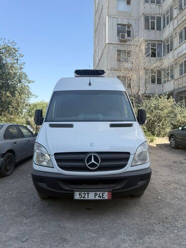 спринтер грузовой цельно метоличиский: Легкий грузовик, Mercedes-Benz