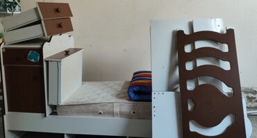Oğlan üçün, İşlənmiş, Dördbucaq, Beşik, Dəstsiz, Matras ilə, Yellənmə mexanizm ilə