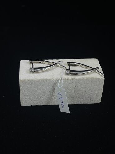 Серебряные серьги: Элегантные серьги-кольца серебристого цвета, украшенные россыпью — 10