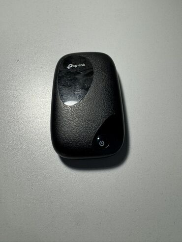 трекер в машину: Мобильный роутер TP-Link MIFI черного цвета, предназначенный для