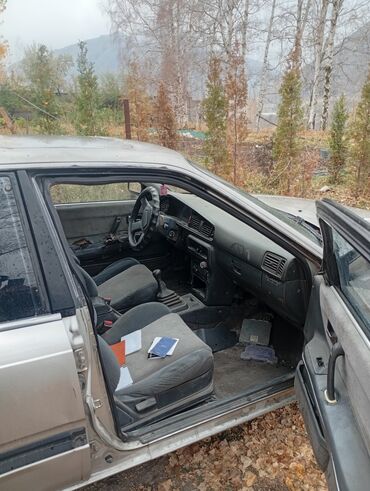 Mazda: Mazda 626: 1990 г., Механика, Седан — 1