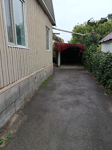 без хозяев: Сдаю дом 🏡 на длительный срок без хозяев., большой двор, кухня — 3