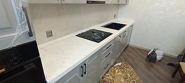 столешница для кухни: Mətbəx üçün kvars (kvars-kompozit) stolüstü və arxa panel həlli - — 4
