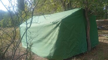 ыссык куле: Палатка/укрытие большого размера из плотной зеленой брезентовой ткани