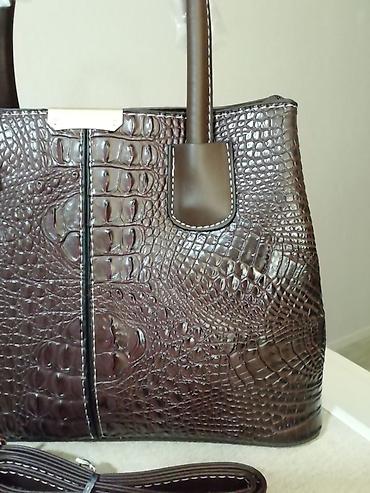ljubicaste stvari: Nova braon kroko tašna sa priveskom. Dužina 30cm i visina 21cm. 3 — 5