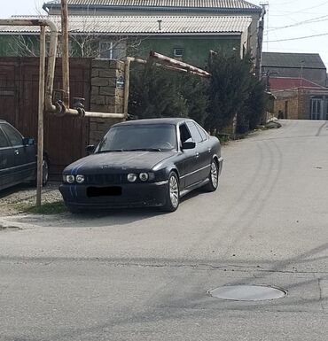 BMW 520: 2 l | 1988 il Sedan