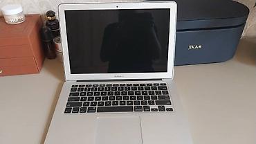 Ноутбуки Apple (MacBook): Ноутбук MacBook Air с тонким серебристым корпусом, идеально подходящий — 3