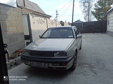 Volkswagen: Volkswagen Vento: 1993 г., 1.8 л, Механика, Бензин, Седан