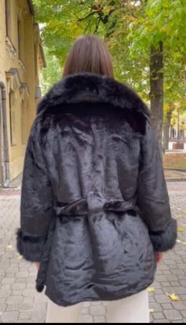 Krzneni kaputi: Predivne, meke i udobne
bundice, vestacko krzno
Cena 7900
Uni vel. 
F — 10