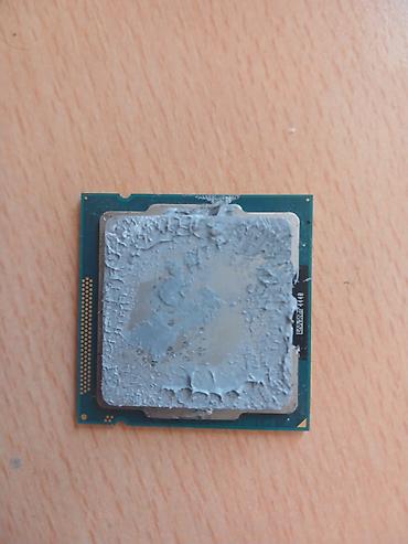 pentium komputer: Intel masaüstü prosessoru i3-3240 3.4ghz normal veziyyetde üstündə — 1