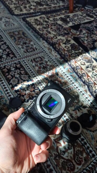 Fotokameralar: Sony alpha 6000 пробег 9500 в отличнлм состоянии! В комплект входят — 3