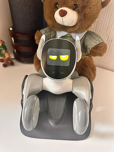 Uşaqlar üçün interaktiv robot oyuncağı - Dizayn: Dörd təkərli baza