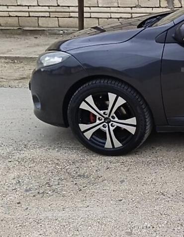 235 50 19: Renault Megane üçün orijinal yüngül lehimli disklər və şinlər — 2