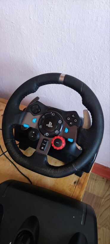 xbox one controller: Срочно продам игровой руль от фирмы логитек все работает брал для себя
