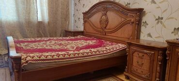 Двухспальная кровать,без механического подъёма,сделана из дубового