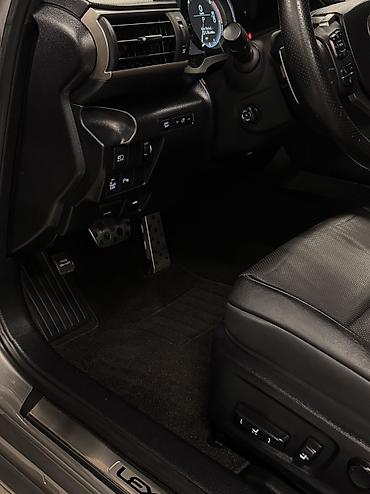 Lexus: Lexus IS: 2018 г. — 13
