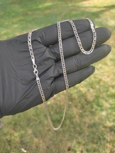 qaqa stil: Gümüş rəngli zəncir boyunbağı - Material: metal ərinti (gümüş tonlu)