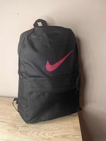 Sportske torbe i rančevi: 07. rančevi 
40x28x12
3300 din — 7