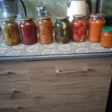 перец маринованный: Продаю консервацию-огурцы,помидоры,салаты(свекла на костре