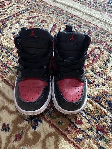 jordan 39: Детские кроссовки Jordan (модель на шнуровке), классическая расцветка — 2