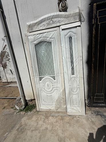 Ağ rəngli dekorativ giriş qapısı dəsti - Material: metal karkaslı