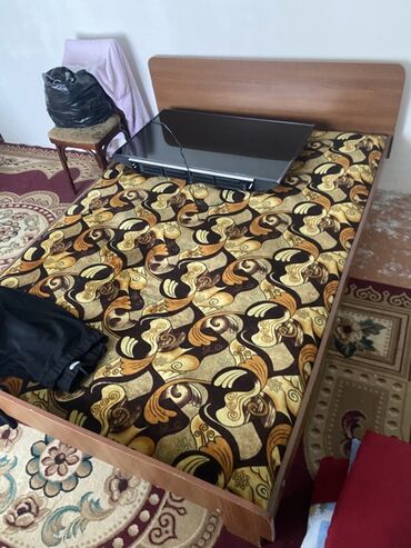 двухъярусная кровать машина: Односпальная кровать, Без подьемного механизма, С матрасом, Без выдвижных ящиков