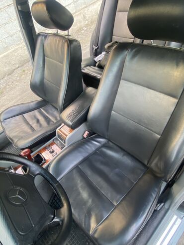 Другие детали салона: Салон w124 черная кожа. Сиденье,стойки, торпедо, борода,дверные карты