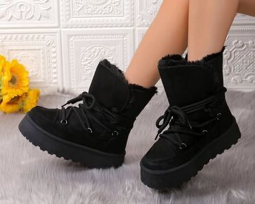 Ugg obuća: Ugg čizme, bоја - Crna, 39 — 9