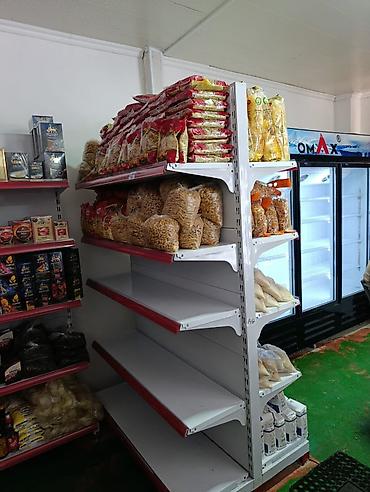 с полкой: Торговые стеллажи для магазина - Металлические пристенные и островные — 2
