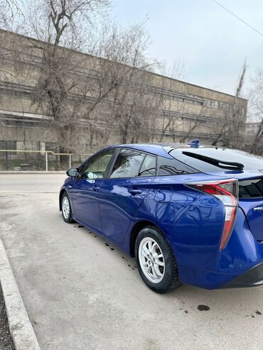maksat: Toyota Prius: 2018 г., 1.8 л, Вариатор, Гибрид, Хетчбек