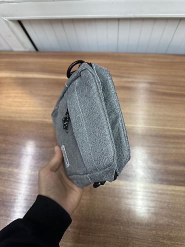 kipling monkey: Небольшие, компактные и очень удобные барсетки в двух цветах — 1