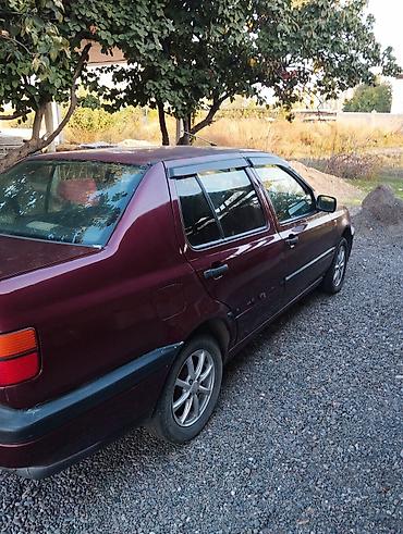 салон автомобиля: Volkswagen Vento: 1996 г., 1.6 л, Механика, Бензин, Седан — 3