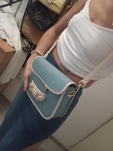 markirane torbe: Ženska crossbody torbica Alessando – svetloplava sa belim detaljima - — 2