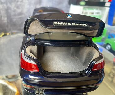 Avtomobil modelləri: Коллекционная модель BMW 545i E60 dark blue 2008 KYOSHO Scale 1:18 — 17
