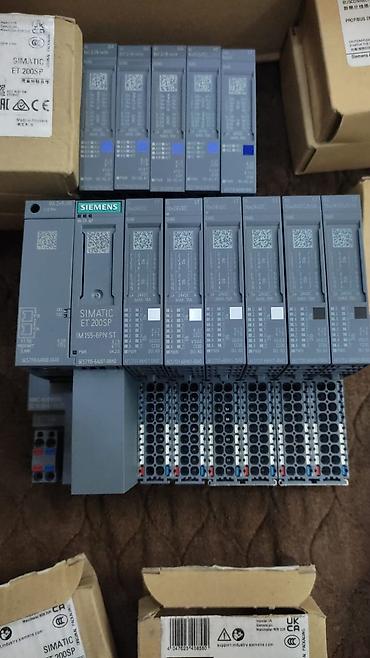 İstehsal avadanlığı: Sənaye avtomatlaşdırması üçün inverterlər (VFD) və PLC modulları dəsti — 8