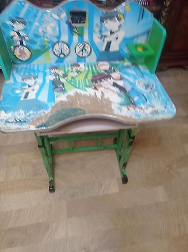 parta masa: Ben 10 dizaynlı uşaq yazı masası. Masa rəngarəng Ben 10 personaj — 4