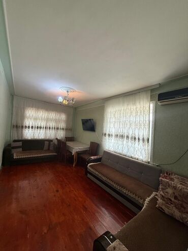 Köhnə tikili: Satılır: 1 otaqlı mənzil (şəkillərdə göründüyü kimi) Xüsusiyyətlər: - — 7