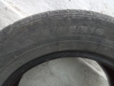 205 65 16 зимние: Две автомобильные шины размера 205/65R16. Предназначены для легковых